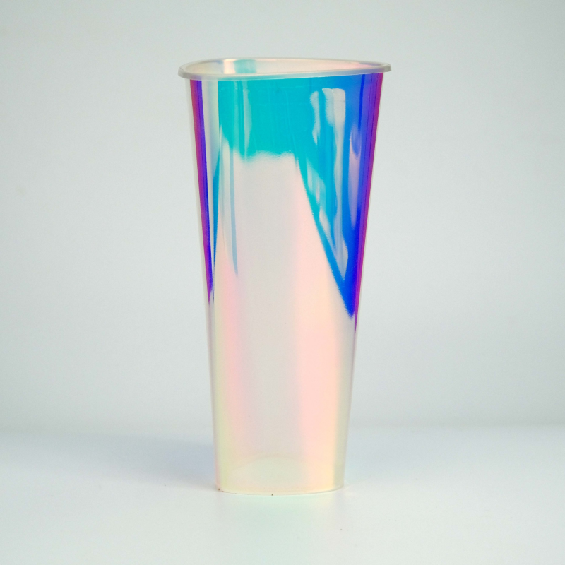 RAINBOW EFFECT IN-MOLD ETIKETTER: Iriserande IML för iögonfallande plastförpackningar RAINBOW EFFECT IN-MOLD ETIKETTER: Iriserande IML för iögonfallande plastförpackningar